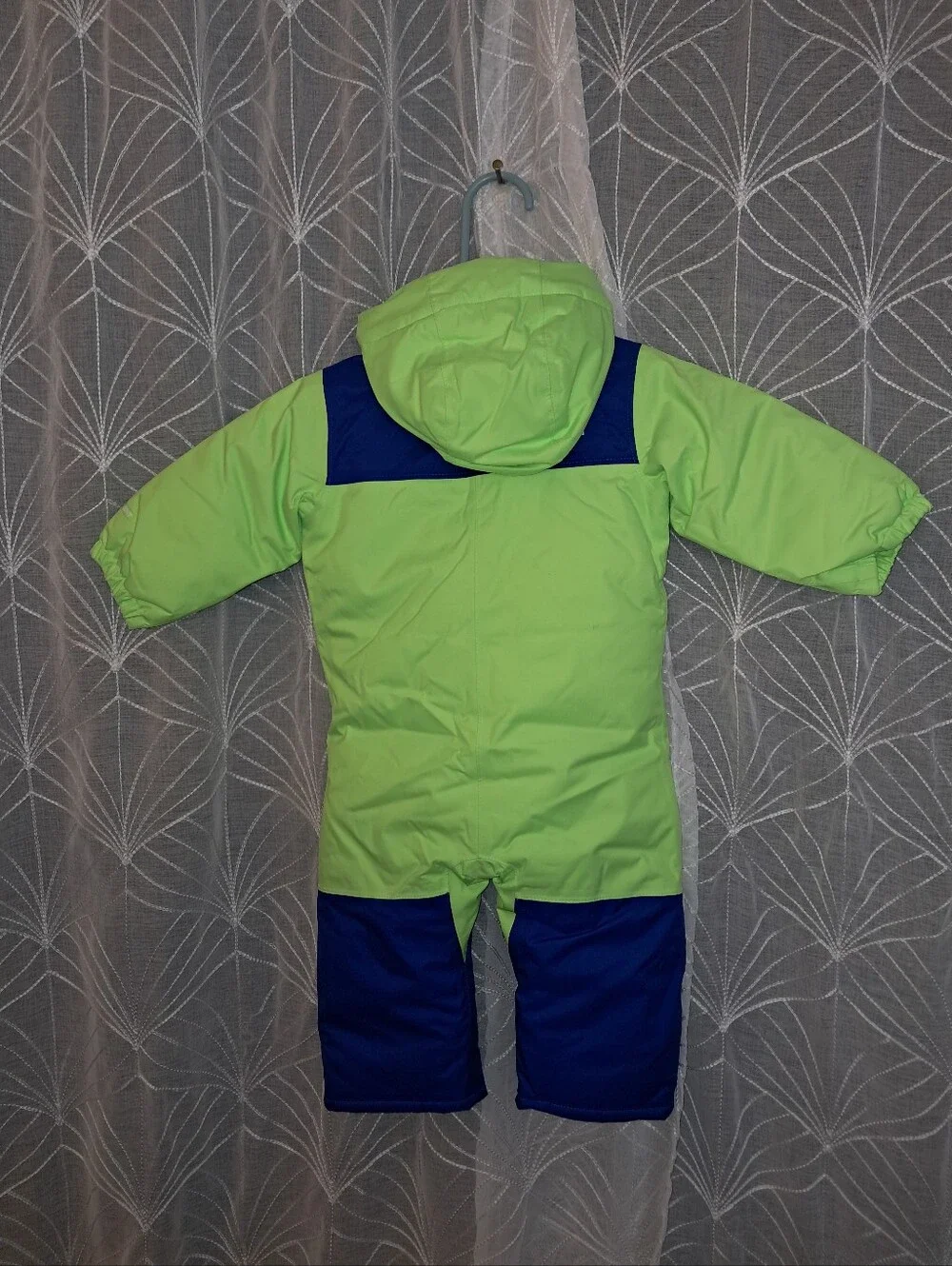 NWT The North Face brand Little kids size 3-6 months, snow suit